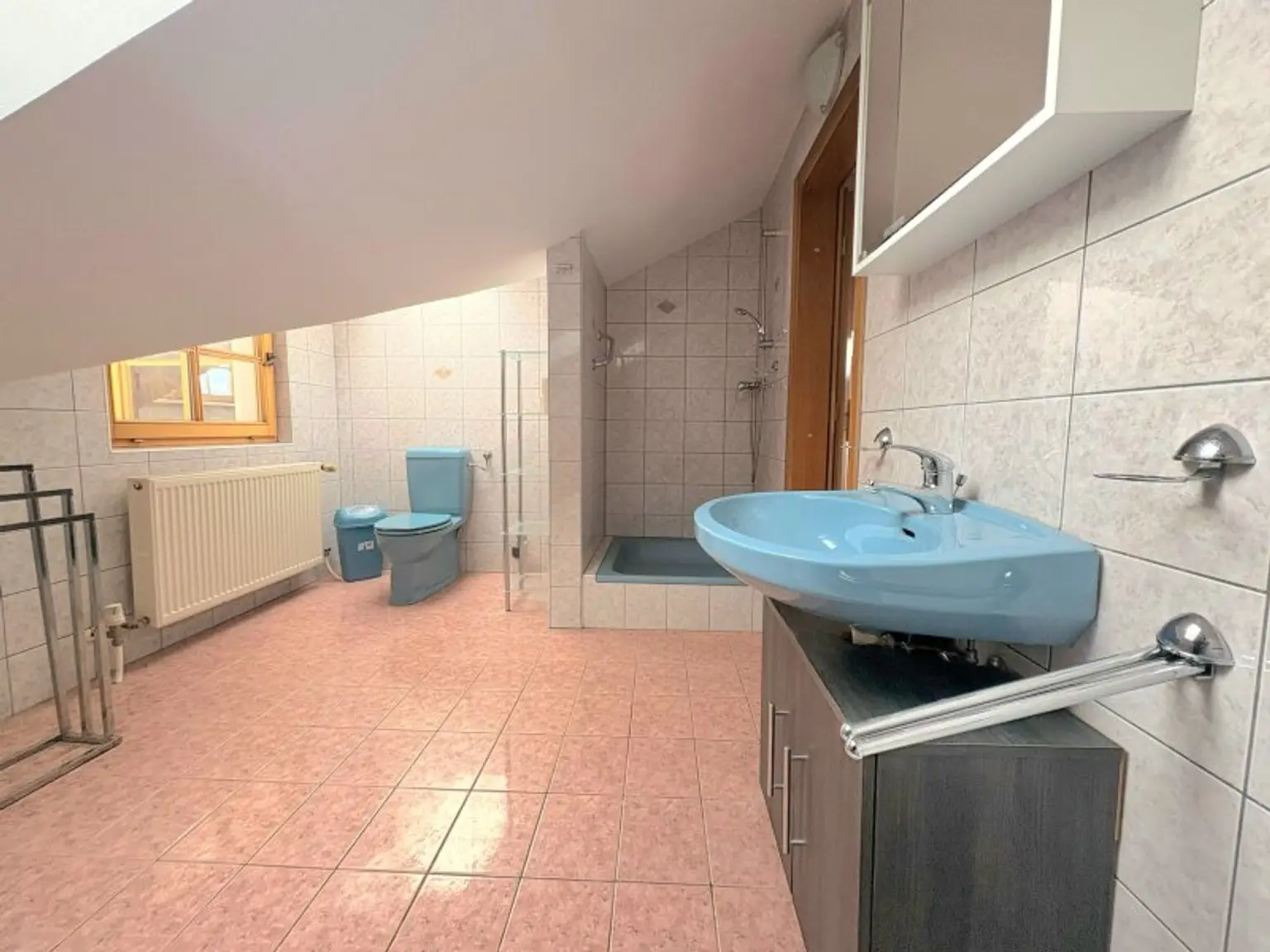 Badezimmer - OG - Haus - Obertöllern - Kaufen