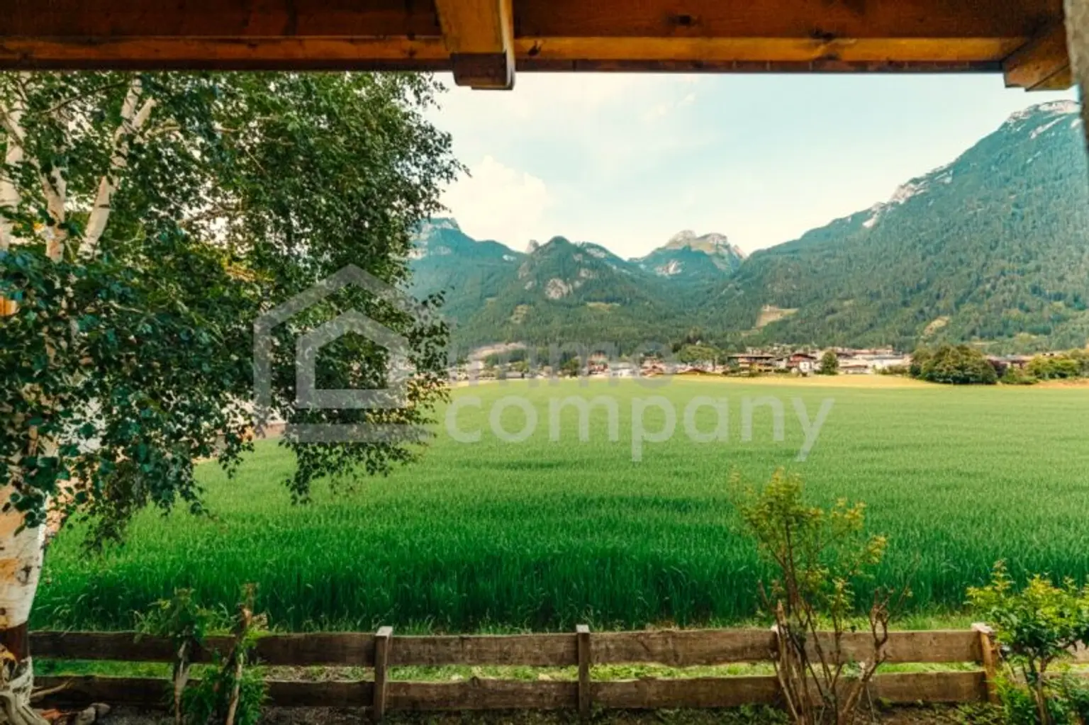 WOHNEN AM SEE - Absolute Rarität in unmittelbarer Seenähe mit Bergblick - 5 Zimmer Erdgeschoßwohnung mit großzügigen Räumlichkeiten