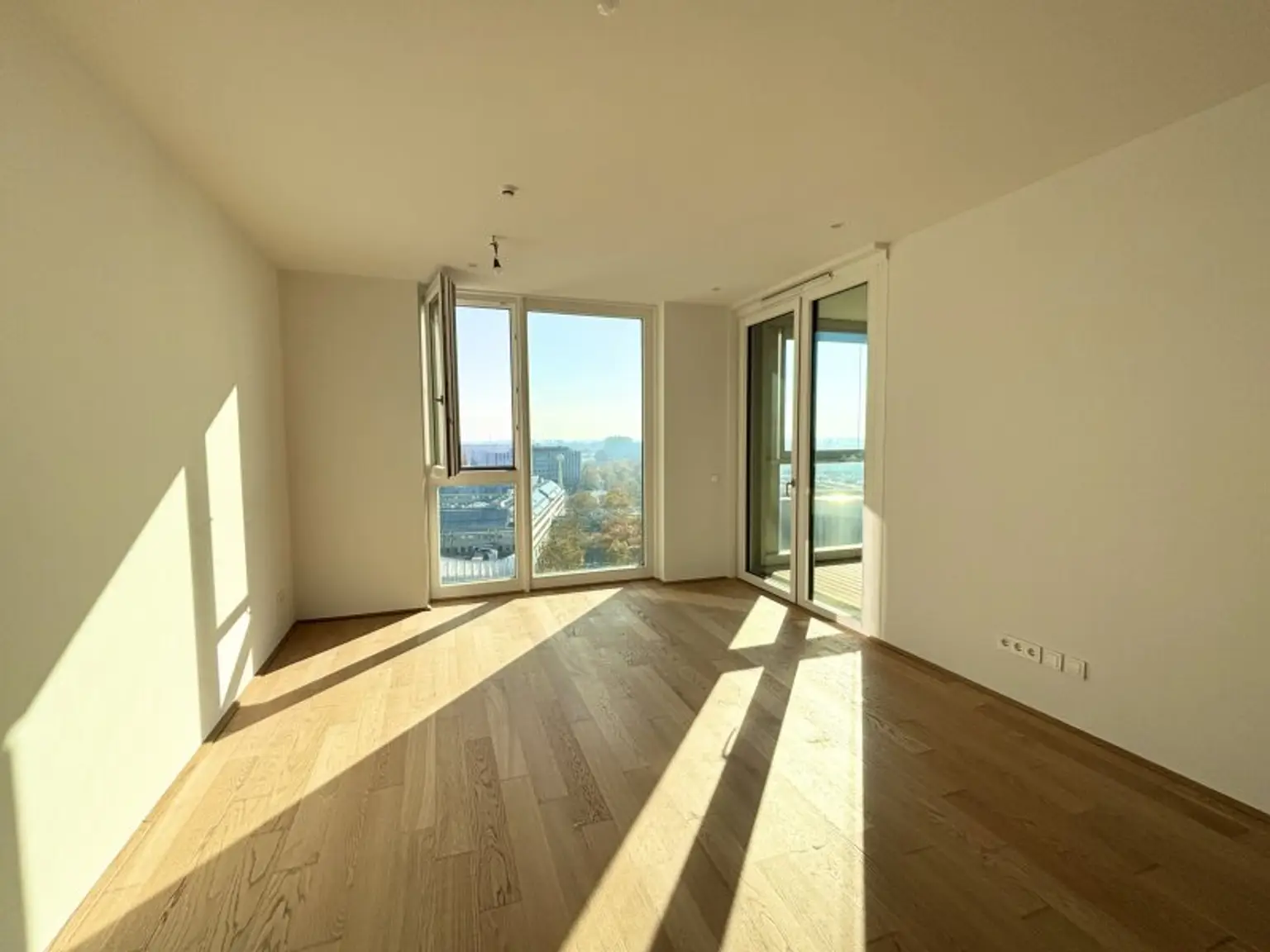 U-Bahn U1 Kagran I Stylische Wohnung mit exklusiver Ausstattung und Loggia I Rooftop Pool I Fitnessraum I Spa-Bereich