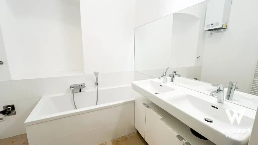 Sanierte 3-Zimmer-Altbauwohnung mit ca. 13,5 m² Balkon I bezugsfertig