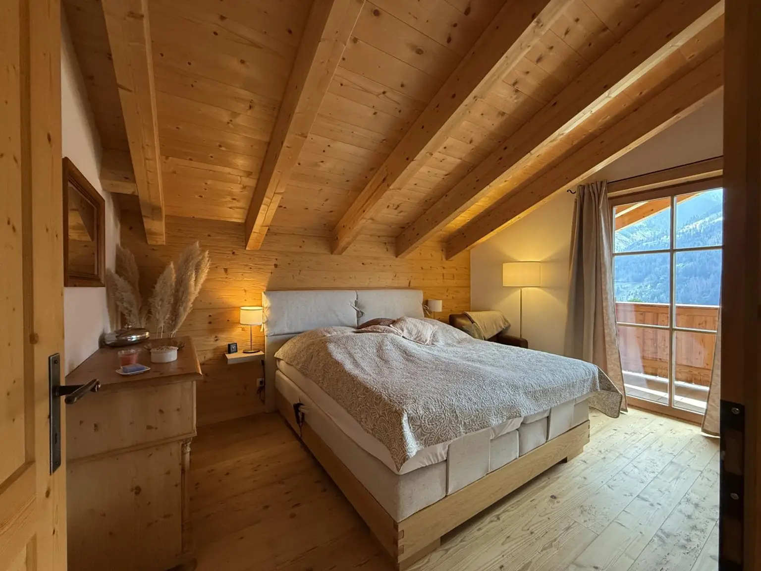 jedes Schlafzimmer hat einen Balkon