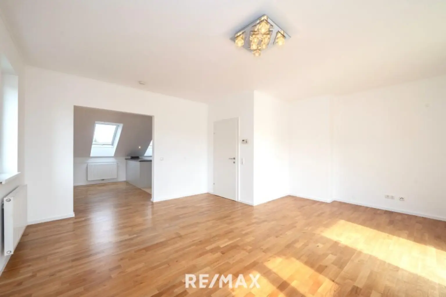 Wohnbereich mit Blick zum Küchen-Essbereich