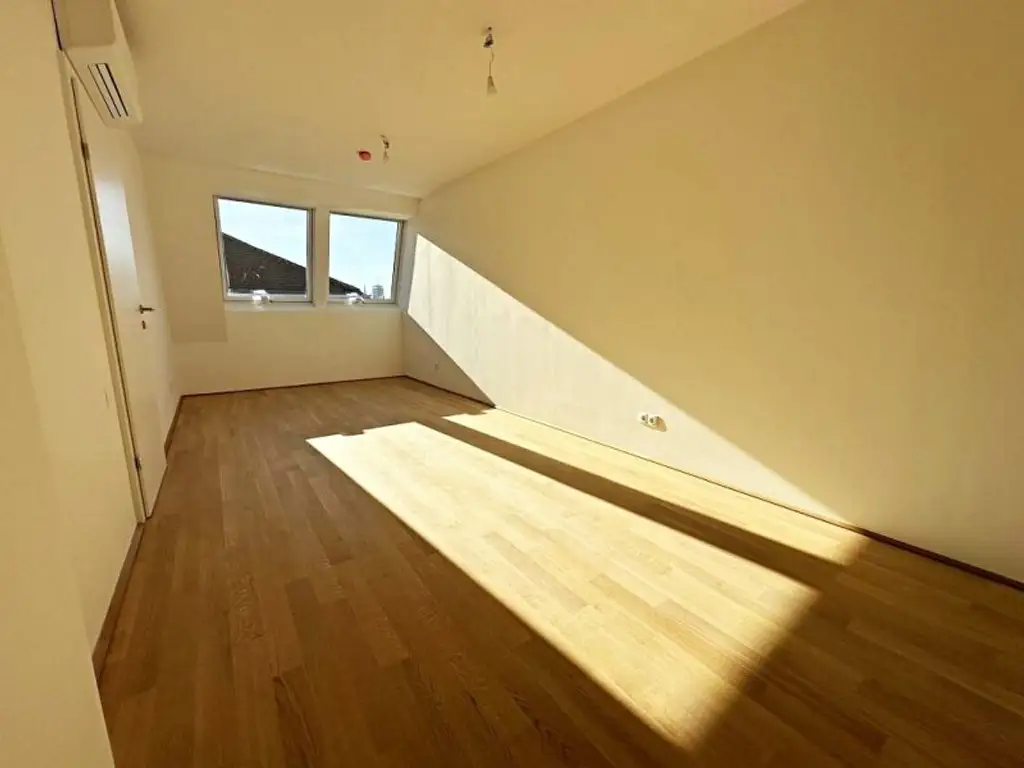 ERSTBEZUG, AUGARTEN-NÄHE, klimatisiertes 44 m2 Dachgeschoss, 2 Zimmer, Komplettküche, Duschbad, Parketten, Brigittenauer Lände