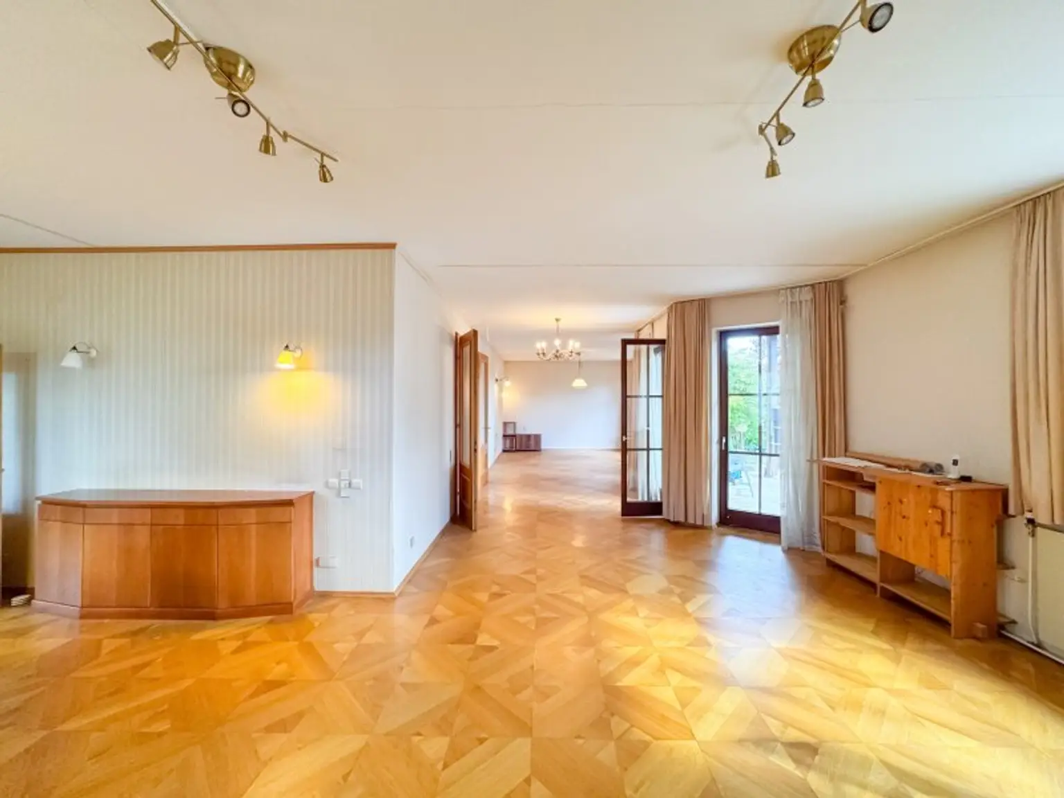 🏡 Großzügiges Einfamilienhaus mit Werkstattkeller, Garage & Terrasse in Stockerau mit Ausbaupotenzial!