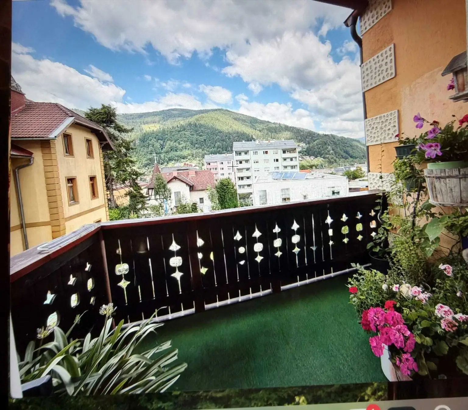 Anlegerwohnung: Drei Zimmerwohnung mit Balkon und Wintergarten!