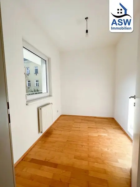 Schöne 2,5-Zimmerwohnung inklusive Küche mit schöner Loggia