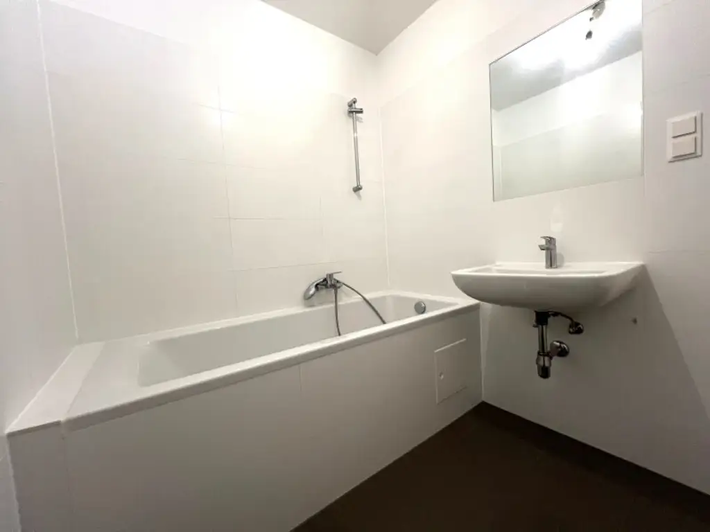 Attraktive 2-Zimmerwohnung mit Kühldecke und Balkon