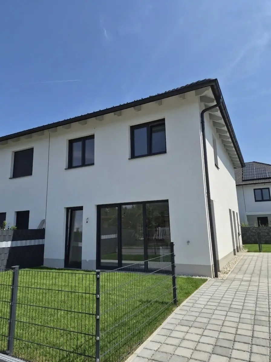 Neubau - Tolle Doppelhaushälfte belagsfertig - Neufelder See schnell erreichbar!
