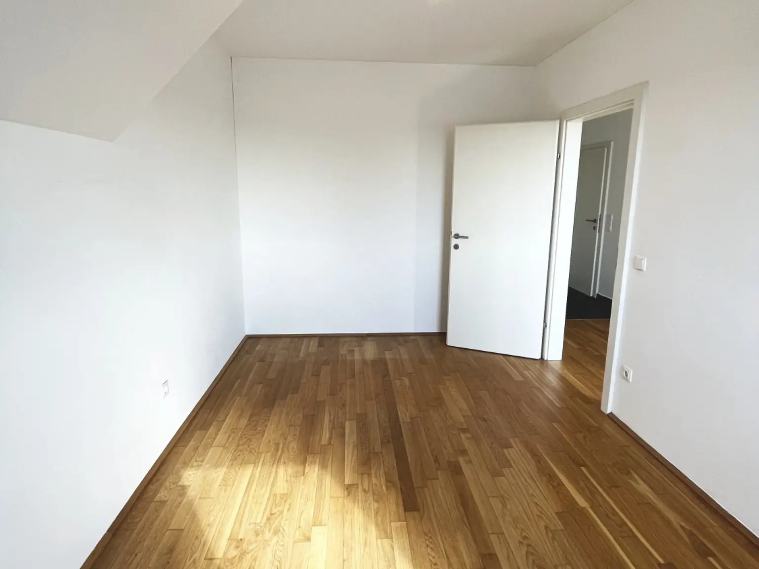 Moderne 2-Zimmer-Wohnung mit Balkon, hochwertige Ausstattung