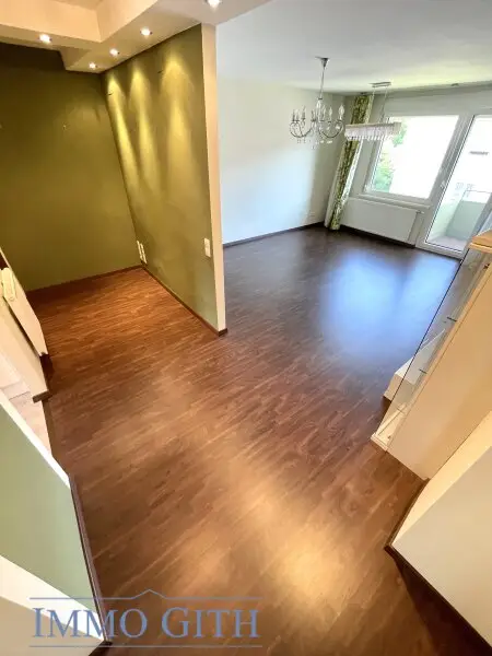 LICHTDURCHFLUTETE CA. 80 m² GROSSE 3-ZIMMER-WOHNUNG MIT BALKON IN GRÜNRUHELAGE VON POTTENSTEIN ZU KAUFEN!