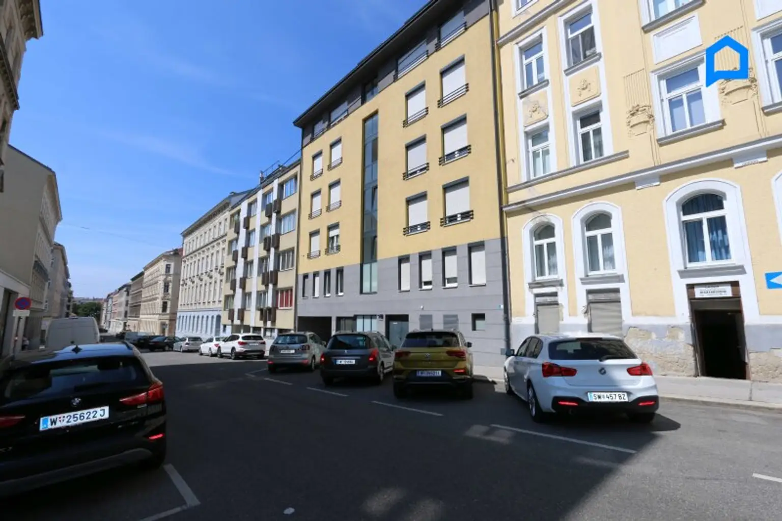 Großartige Dachgeschosswohnung mit 146 m² plus 21 m² Dachterrasse plus 8 m² Balkon, 4 Zimmer, KLIMA, großer Vorraum, Tiefgaragenplatz optional !