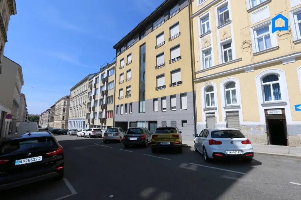 Großartige Dachgeschosswohnung mit 146 m² plus 21 m² Dachterrasse plus 8 m² Balkon, 4 Zimmer, KLIMA, großer Vorraum, Tiefgaragenplatz optional !