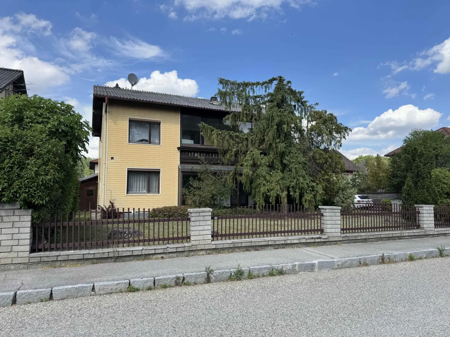 EFH 2000 Stockerau - Strassenansicht