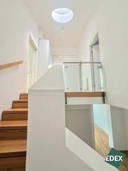 Exklusive Innenstadt-Maisonette mit Glasfront, Freiflächen & Stephansdom-Blick