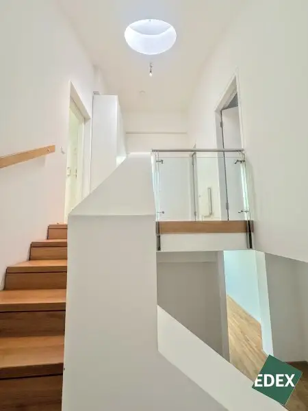 Exklusive Innenstadt-Maisonette mit Glasfront, Freiflächen & Stephansdom-Blick
