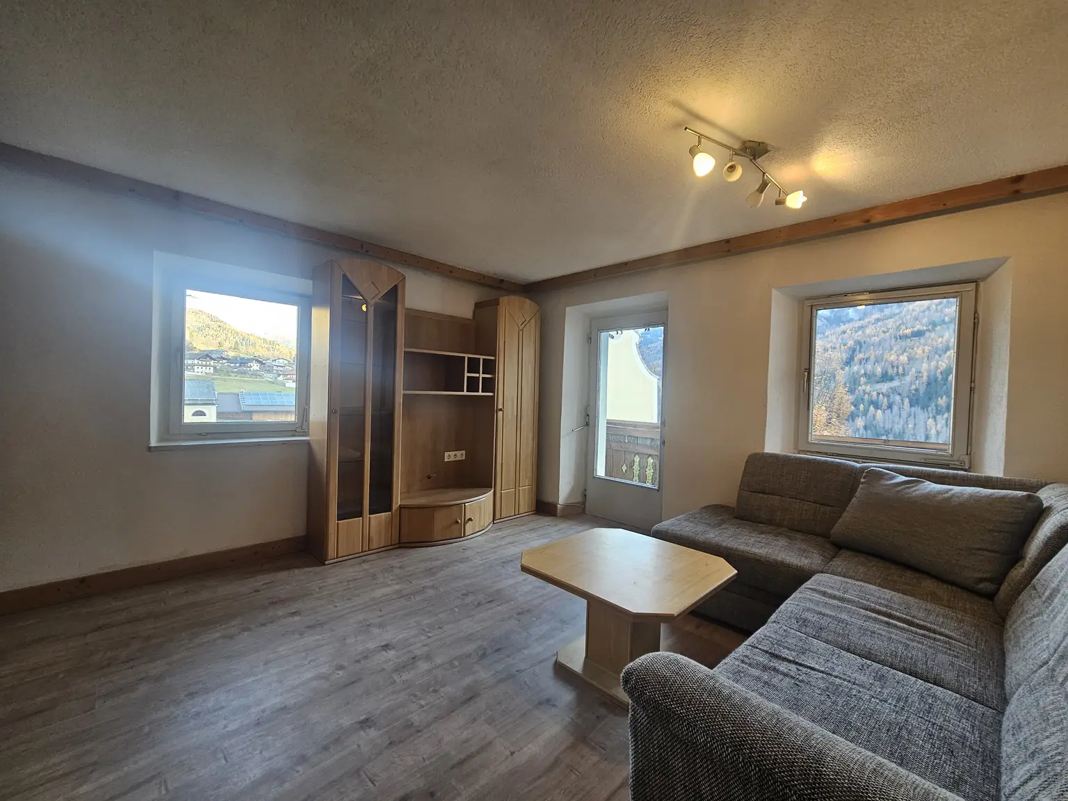 MIETE -  Helle 2 Zimmerwohnung mit Balkon inkl. Betriebskosten - in Virgen