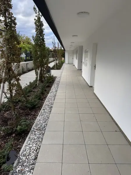 Moderne 3-Zimmer-Wohnung im 1. Stock – Neubau mit Balkon & 2 Parkplätzen