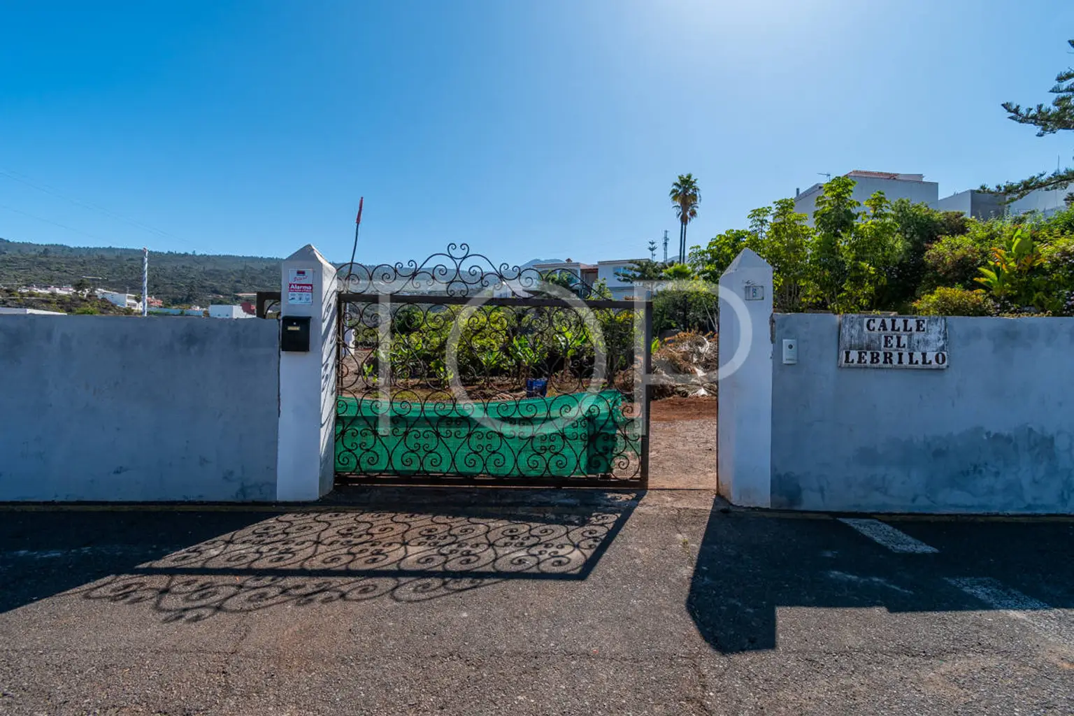 Parcela urbana con proyecto visado de villa con piscina y posible ampliación en zona consolidada