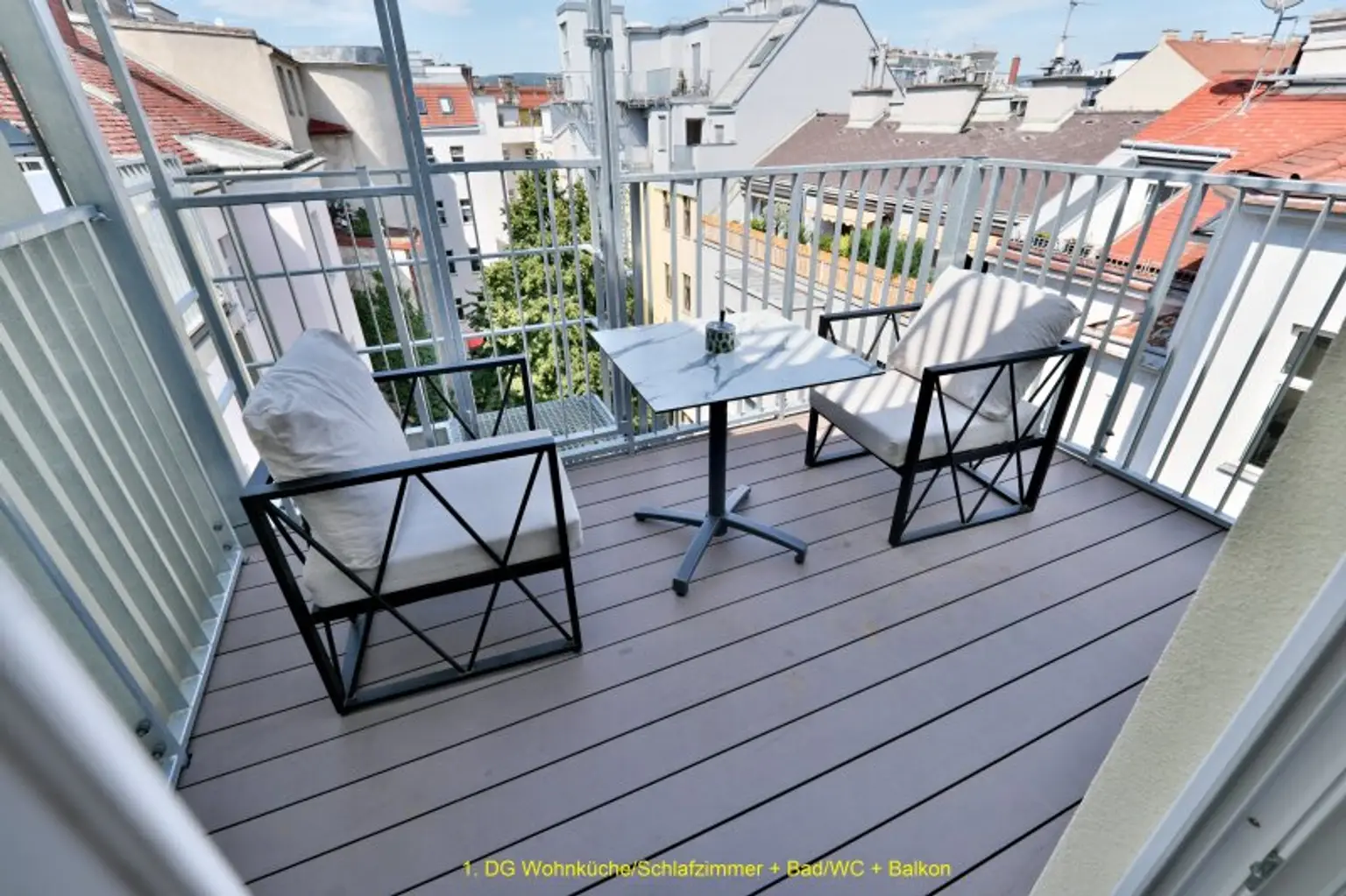 Bezugsfertige Dachwohnung mit 3 Zimmer, großem Balkon und interessanter 36 m² großer Dachterrasse