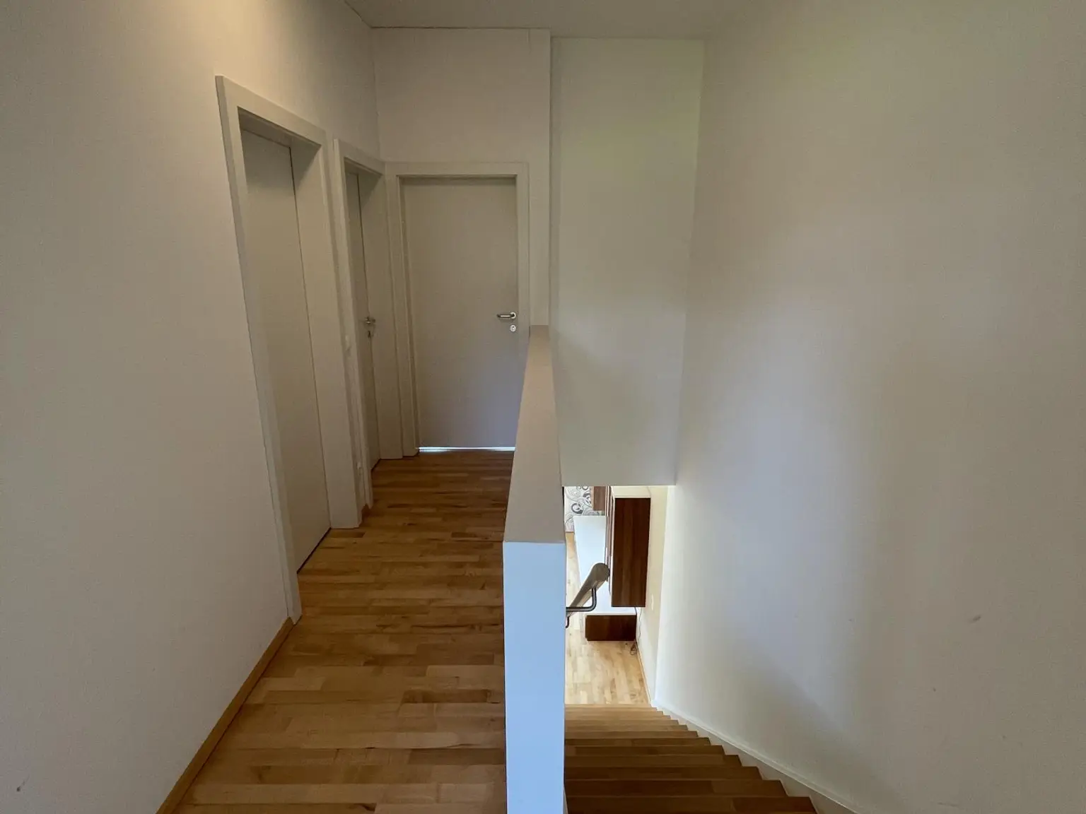DEM ATTERSEE SO NAH! Leistbares Passiv-Eckreihenhaus mit sonnigem Eigengarten und Einzelgarage im Zentrum von Seewalchen am Attersee