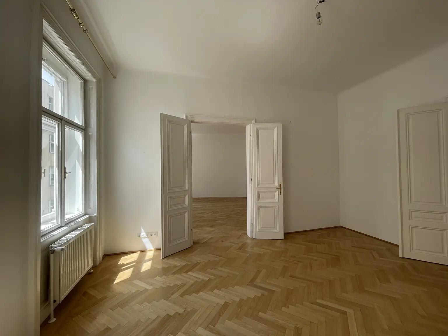 Top-Lage beim Stephansplatz: Ansprechende, charmante Altbauwohnung im stilvollen Haus