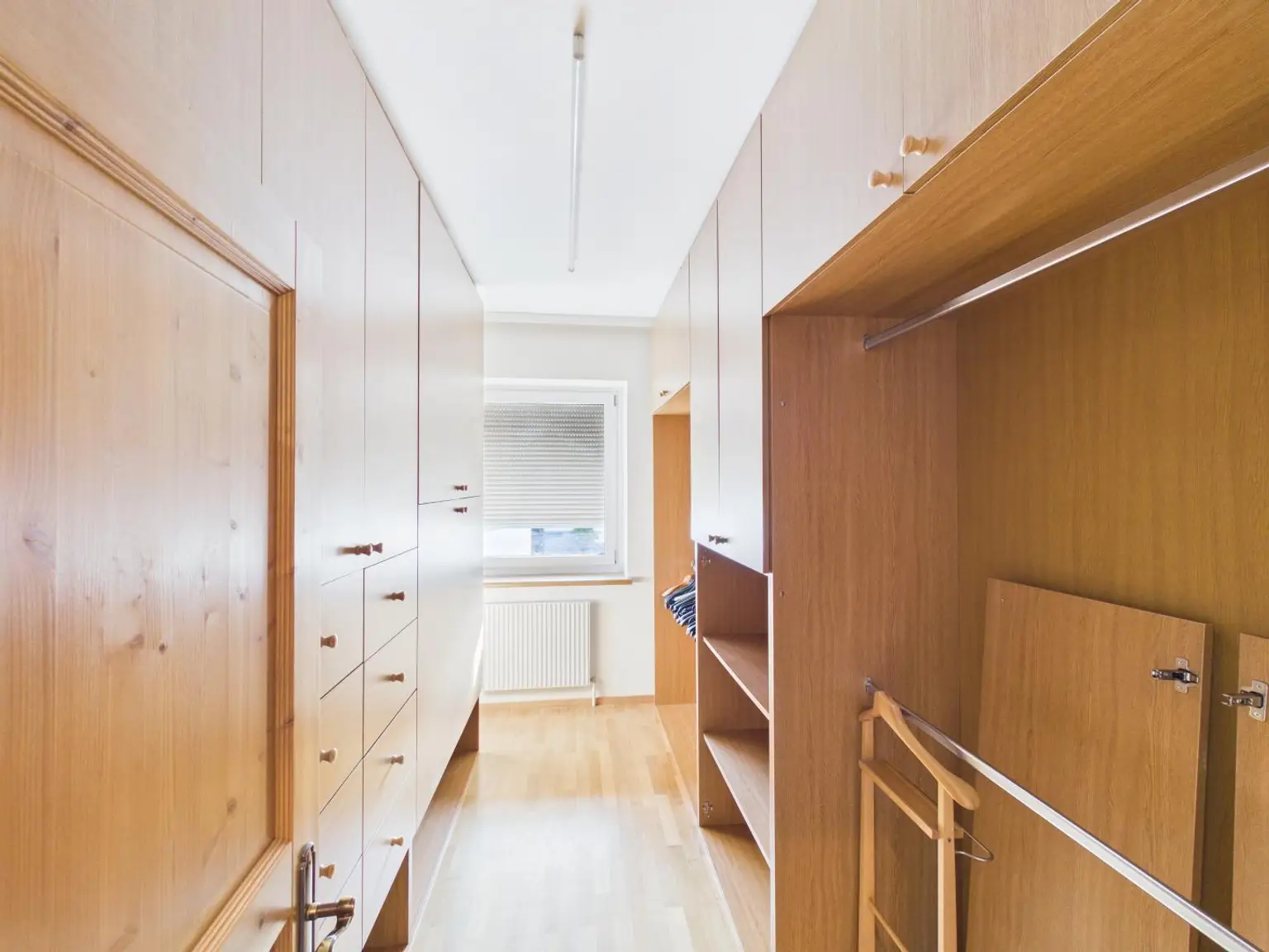 Begehbarer Kleiderschrank