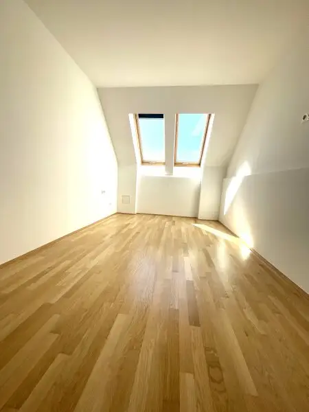 Sonnige 3,5-Zimmer Dachgeschoßwohnung mit Terrasse zu kaufen