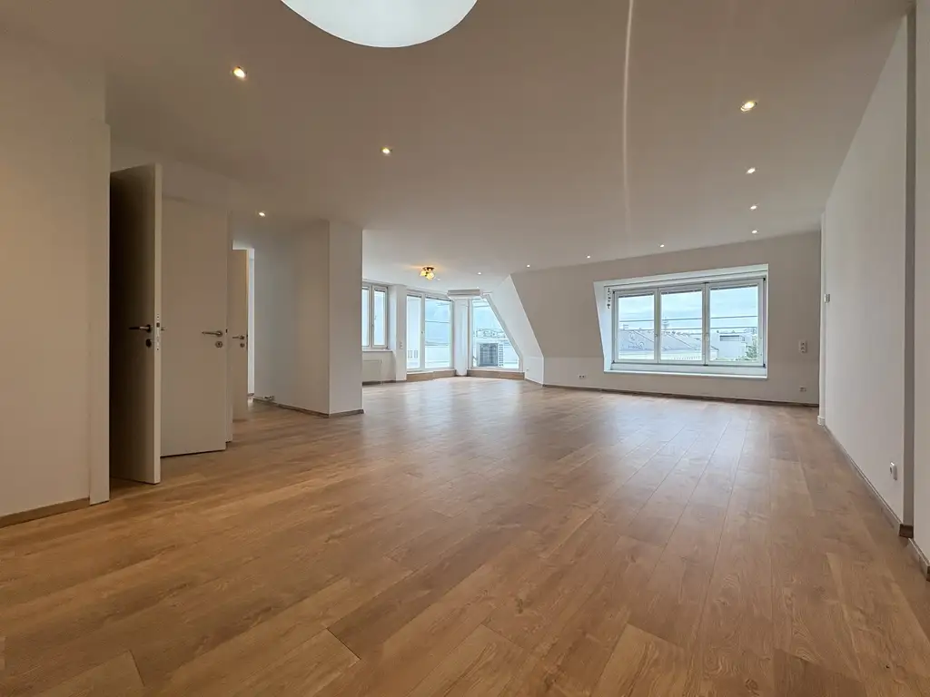Luxuriöses 4 Zimmer Dachgeschoß mit Terrasse