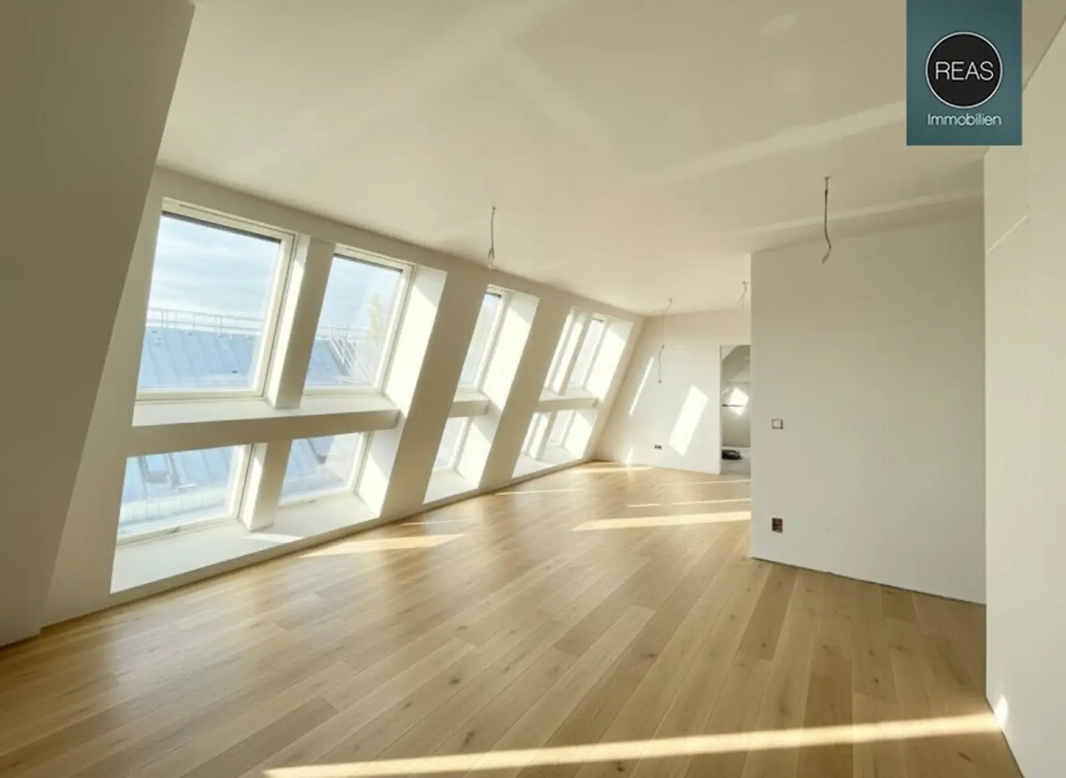 Erstbezug: Atemberaubendes Dachgeschoss - Apartment (klimatisiert) mit 3 Terrassen und hochwertiger Ausstattung im Trendbezirk Ottakring!