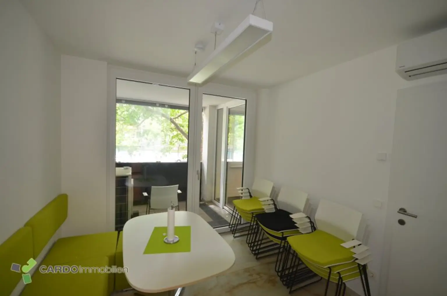Moderne, flexibel gestaltbare Büroflächen vis-à-vis UNO City  ca. 289 m², Terrasse & Loggien