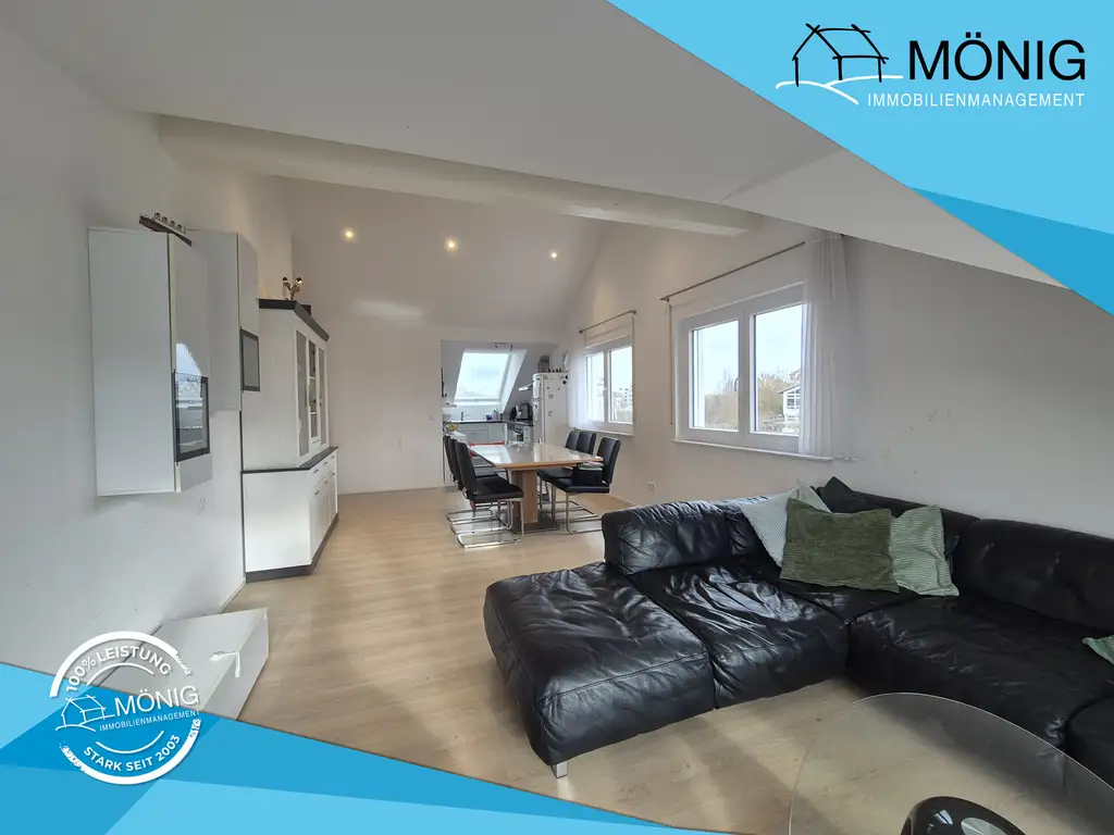 Wohnen in Waldnähe: 4-Zimmer-Dachgeschoß-Wohnung mit Balkon und 1 TG-Platz in Böblingen