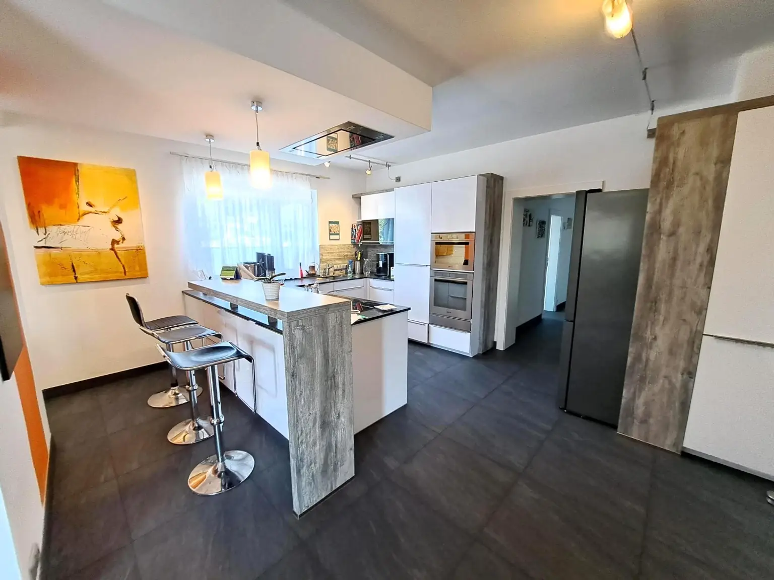 Wohnjuwel mit 2 Wohnungen (ca. 290 m² Wfl.), 2 Terrassen, Gartenareal mit Pool & Poolhaus - Neuzeug