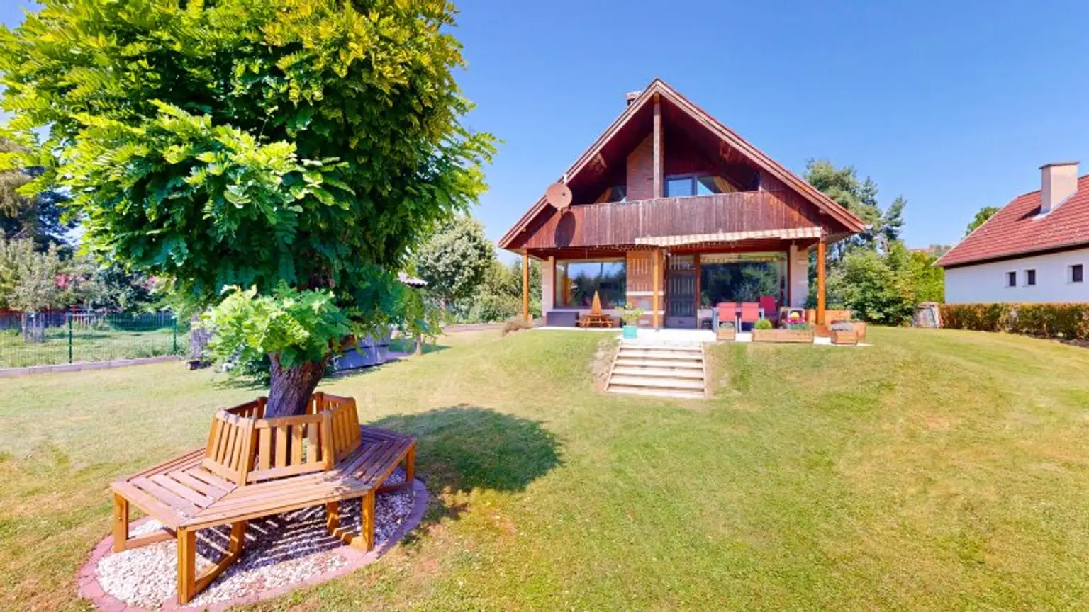 Entzückendes Einfamilienhaus mit großem Garten | 4 Zimmer | Terrasse und Balkon | Kamin