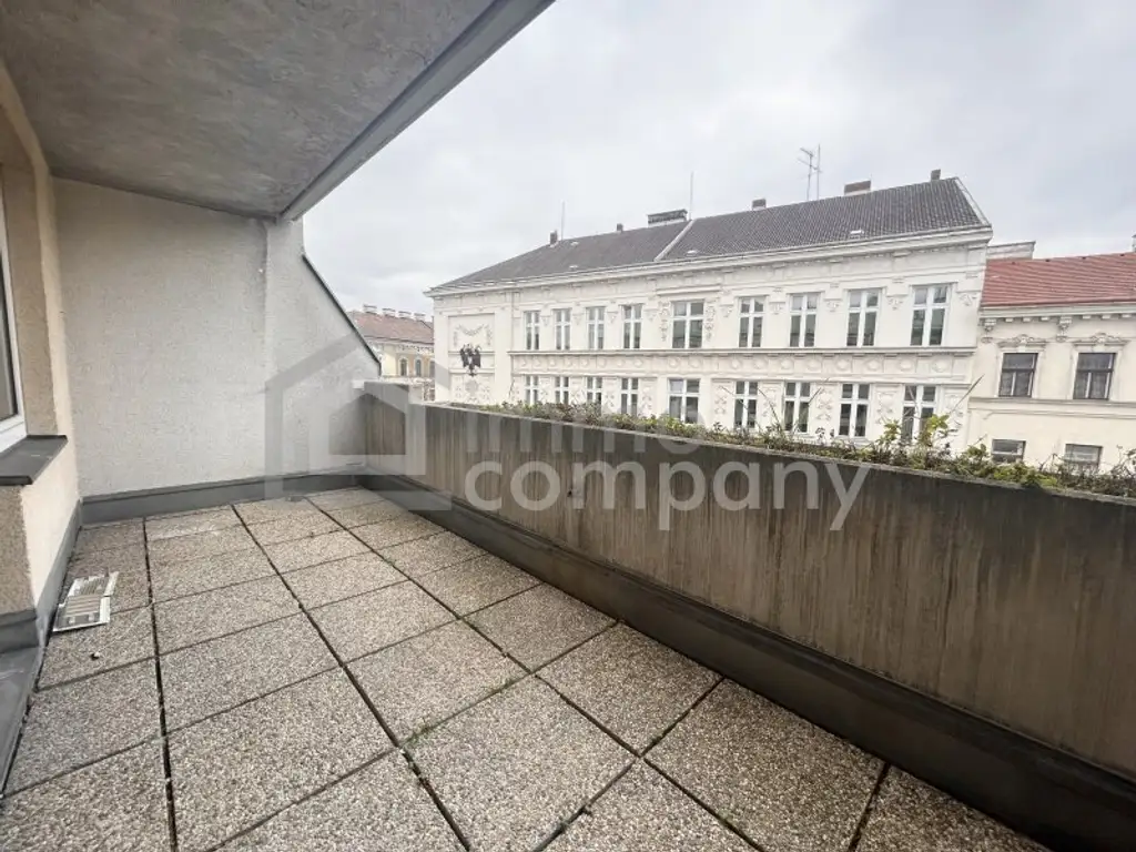 Stilvolles Wohnen mit Doppelbalkon in zentraler Lage