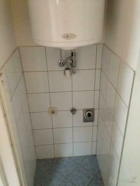 Kleine 2 Zimmer Wohnung im Dachgeschoss mit französischem Balkon.