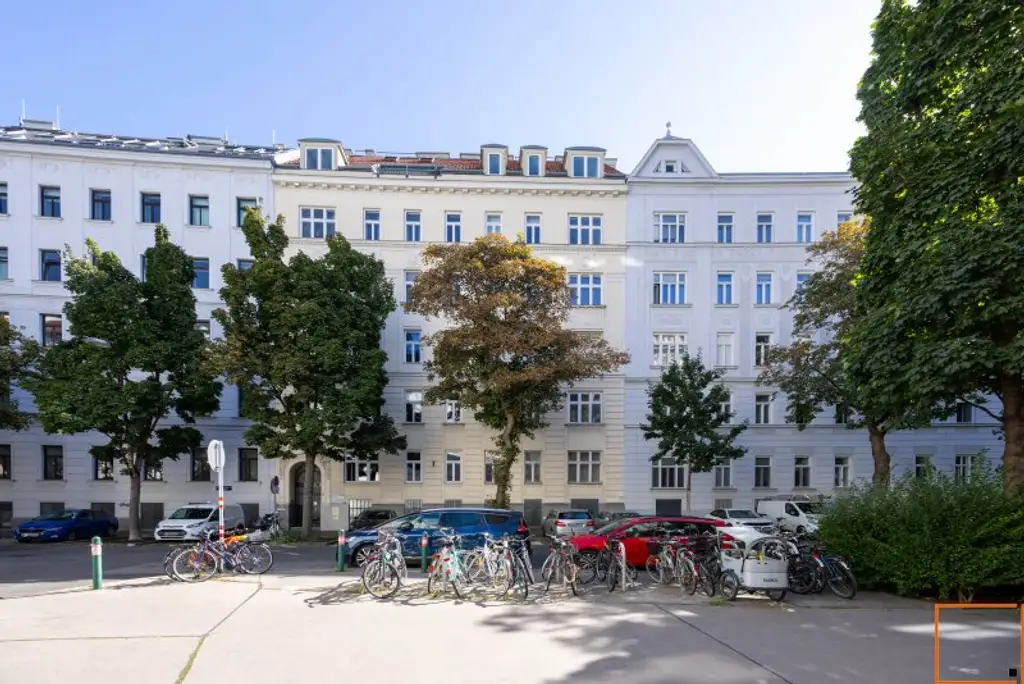 Dachgeschoßwohnung mit eingeschnittener Terrasse, vier Schlafzimmern und schönem Fernblick