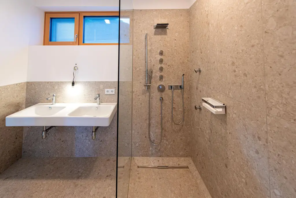 Stilvolles Penthouse mit malerischem Seeblick - ERSTBEZUG