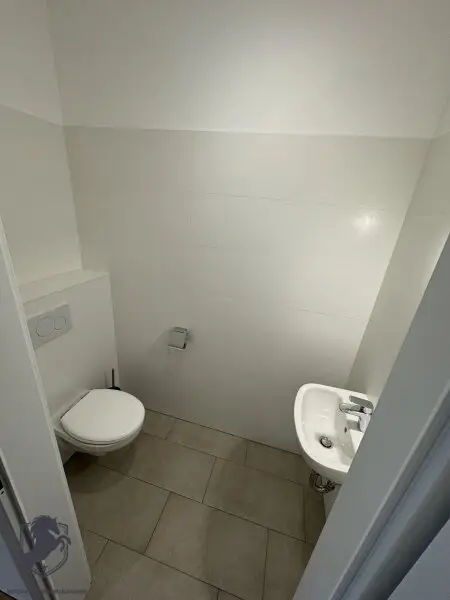 Stilvoll wohnen im Herzen von Wien: Dachgeschosswohnung mit Terrasse und Parkplatz in 1140 Wien!