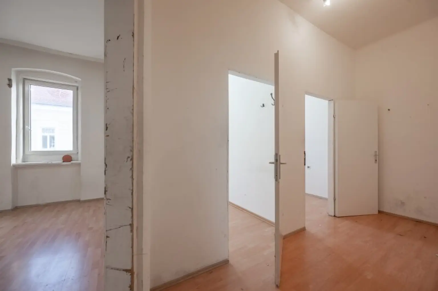 ++NEU++ sanierungsbedürftige 3,5-Zimmer Altbauwohnung