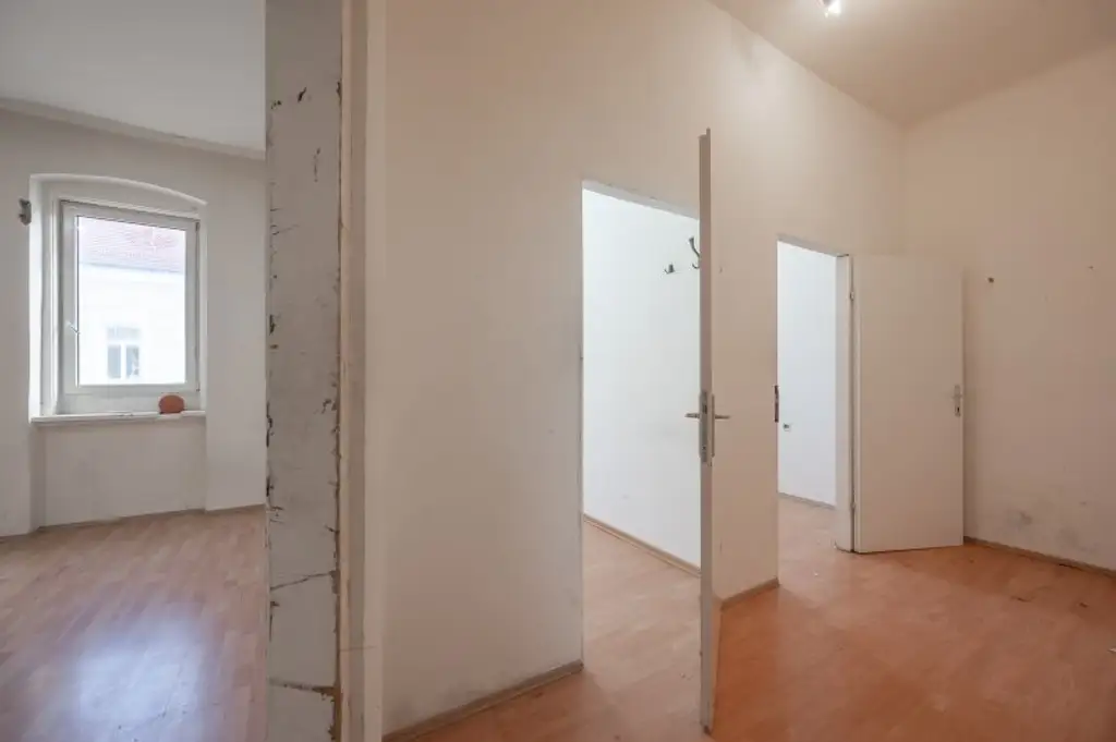 ++NEU++ sanierungsbedürftige 3,5-Zimmer Altbauwohnung