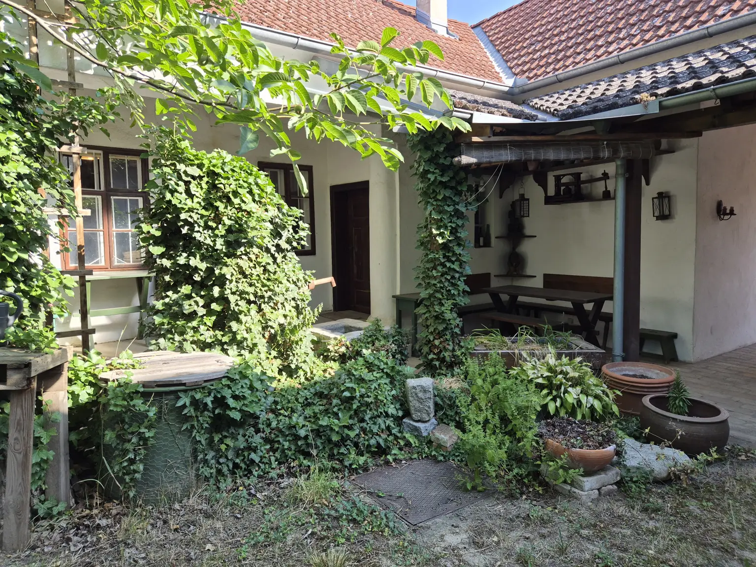Innenhof mit Eingang Wohnhaus