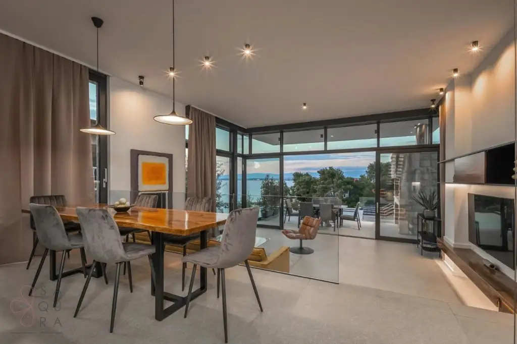 Stilvoll investieren – Exklusive Seafront-Villa auf Ugljan mit Meerblick & Vermietungspotenzial