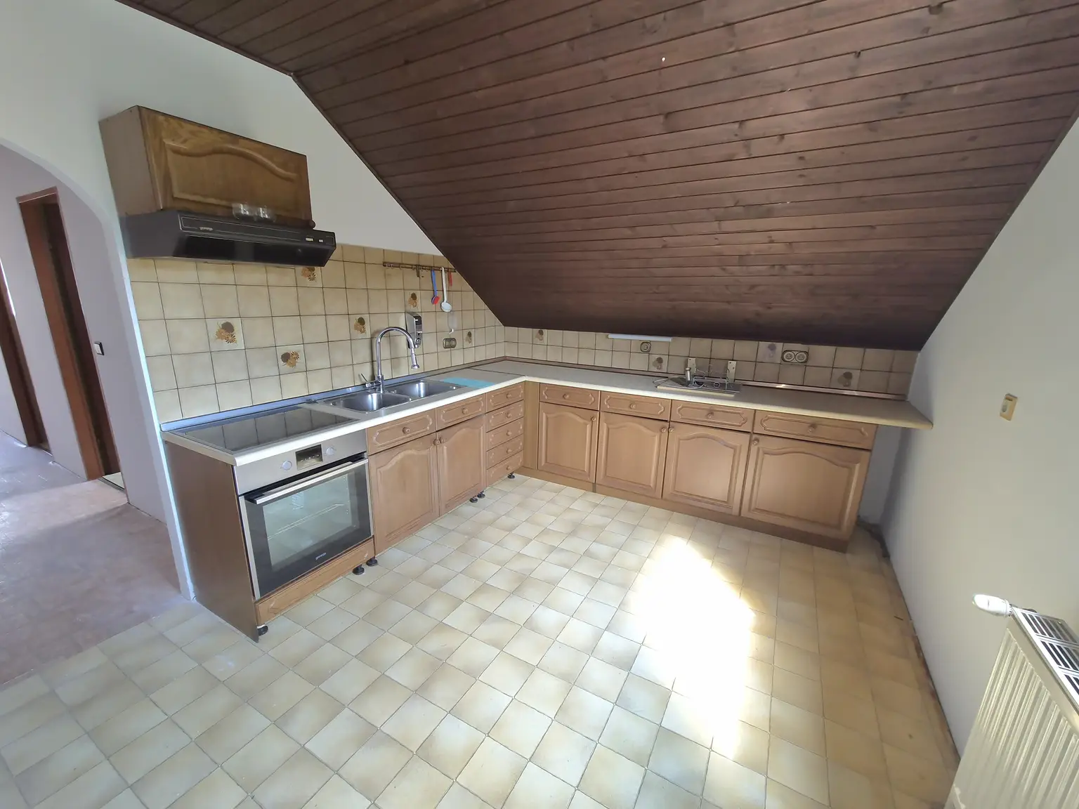 Zweifamilienhaus mit Pool am Waldesrand zu verkaufen!
