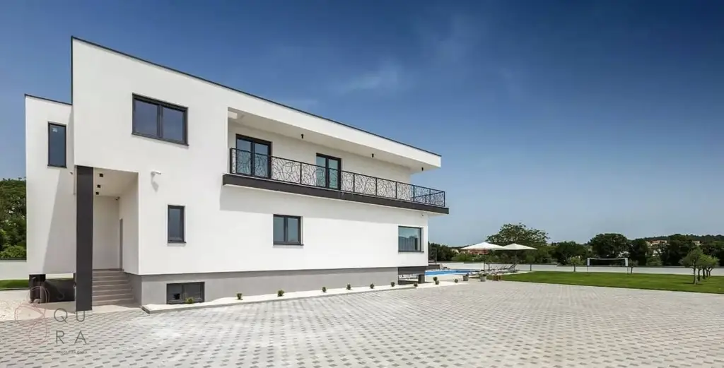 Modernes Anwesen in Pula – Mediterraner Luxus und Investitionschance