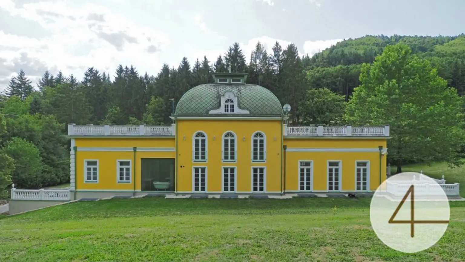 Starkes Statement 857m2 Nutzfläche – Architektenhaus mit Garage Büro Terrassen bei Krems
