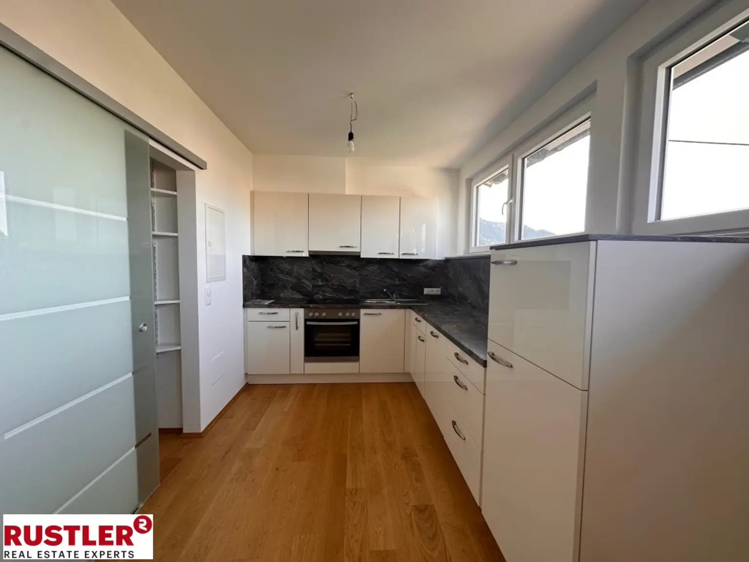 Außergewöhnliche 3-Zimmer Maisonette-Wohnung in Ruhelage