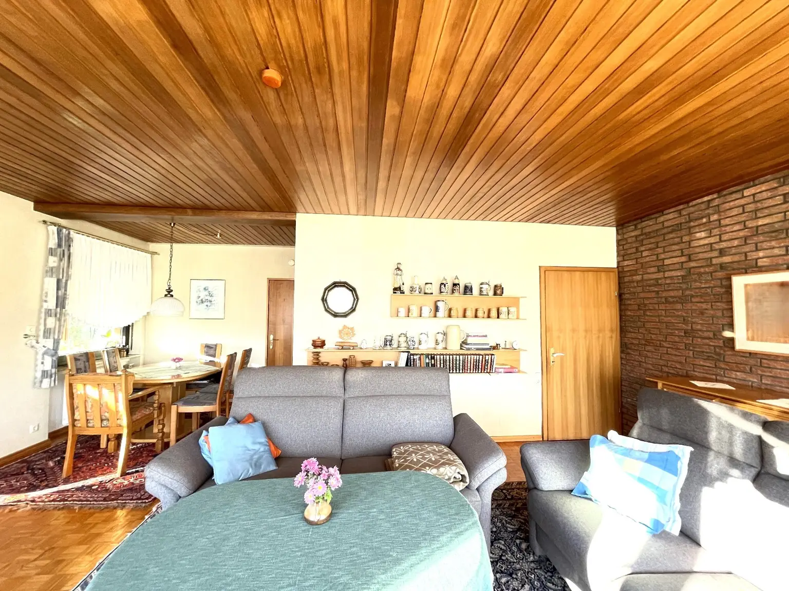 Wohnzimmer mit Blick zur Essecke EG