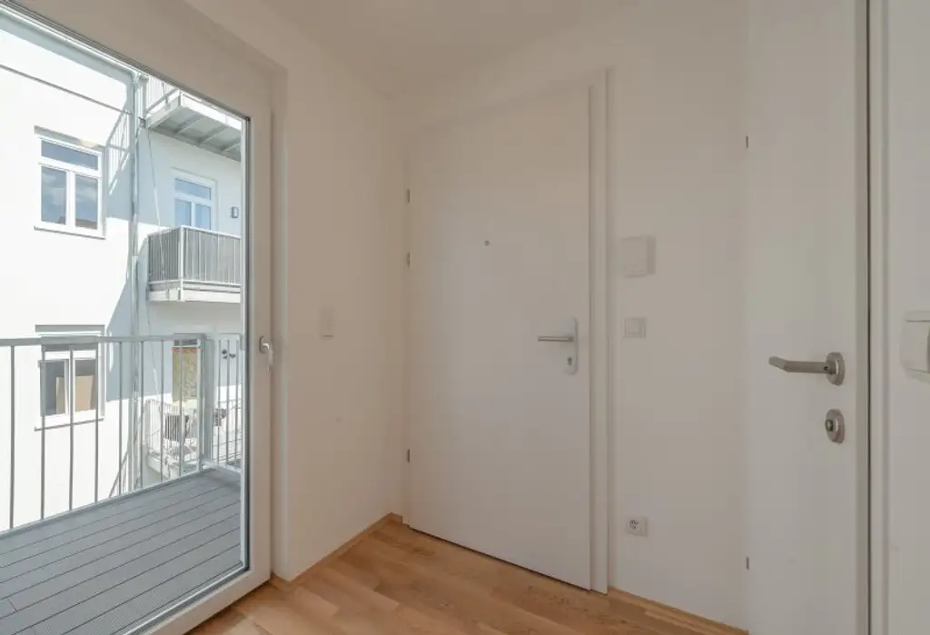 ++NEU++ Hochwertige 2-Zimmer DG-Wohnung mit zwei Balkonen, Ruhelage im Hof!