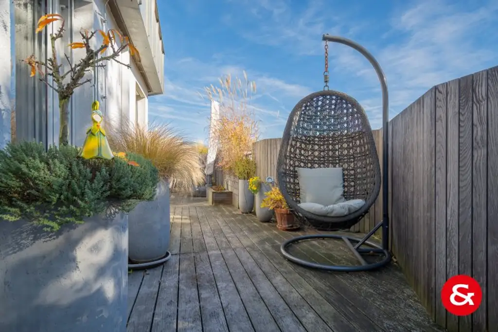 Sonnige 6-Zimmer-Terrassenwohnung mit 2 Garagenplätzen! | auch auf 2 Wohnungen teilbar!