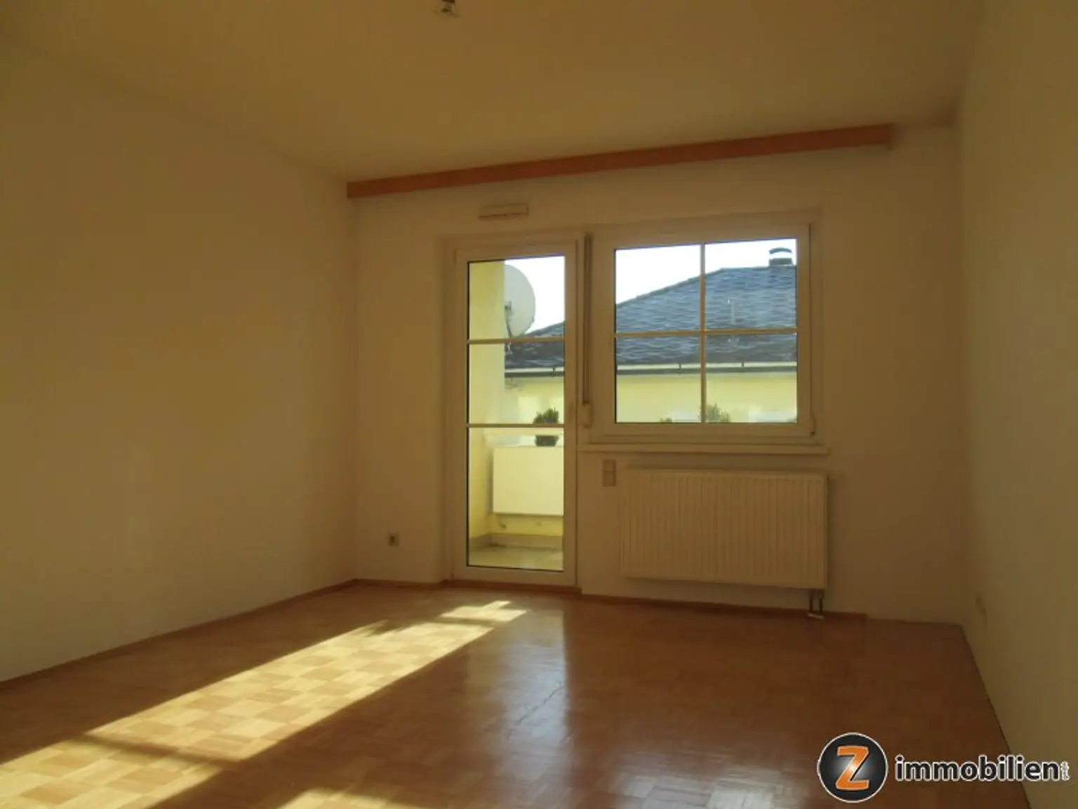 Jennersdorf: Erdgeschoßwohnung, sonnig mit Balkon